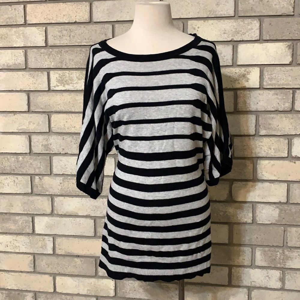 3for$20 light striped sweater medium